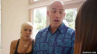 Nagy mellű, szőke lépés anya Luna Csillagot kap, anális szar az új barátja Derrick Pierce akkor köti a gót tini Avi Szerelem, baszik, valamint a viaszok