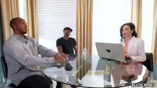 ���ેરોનિકા એવલુવ કર્યું &amp; # 039; ટી એક આંતરજ્ઞાતીય ત્રણ જણનું જૂથ વિશે ઘણું લાગે