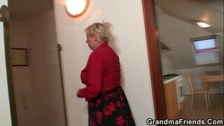 ���ुराने लेता है दो लंड