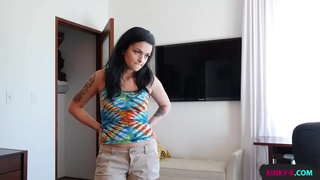 A mostoha nem hagyd már abba addig, amíg meg nem tette hozzá, a négyes pedig bassza meg, hogy a szűk szürcsölést punci, hogy orgazmus - Kylie Foxxx