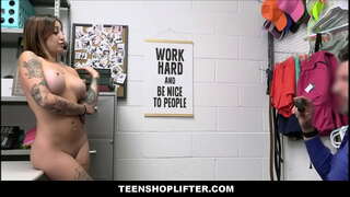 TeenShoplifter.com - зани ҷавон Танцовщицу Бо Калон Жопой Дар Шесте Сайд Ба Дуздӣ Кошелька Дар мағоза