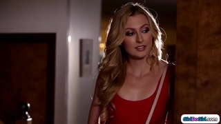 ���र आउँदै पछि लेट फेरि उनको busty stepmom निर्णय she will be a lesbian.को stepdaughter प्राप्त titsucked licks milf pussy र facesits उनको