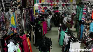 Blondie თინეიჯერი ჰეილი ყვავი gets her pussy wildly, ამავე დროს,