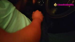 Die bestuurder van die uber neem my deur te wys haar tiete vir die stad