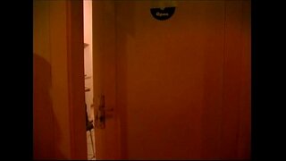 Nguvu bibi anatoa nzuri handjob