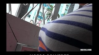 Մեծ синица թխահեր Sabrina Թեյլոր է տալիս մեծ հասարակական БЖ