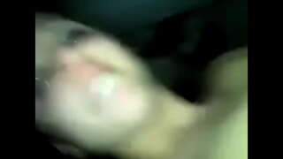 Δίνει τον κώλο της, στη συνέχεια, Στο Γκαλά