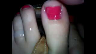 ���ீன் எடுத்து சில படகோட்டி அடி மற்றும் செருப்பை