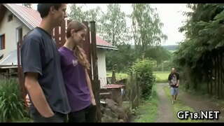 Kad kūdikis plinta kojos plačiai atidaryti