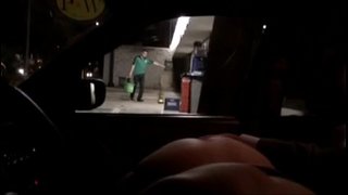 Kim Exhibicionista mostrando el culo a estra&amp;Muñoz;os en el auto M&amp;Drive; xico DF