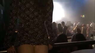 Kim exhibicionista montrante thong en antro del DF Exhib mia pussy