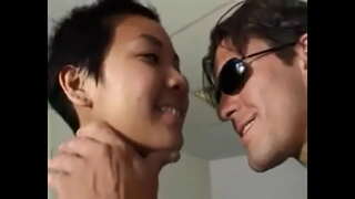 E bukur Filipina ManHandled Nga TT Djalë