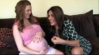 2 ميلف اللعب