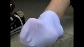 NGỰA DƠ BẨN MÂM