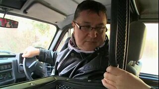 Hadjara фаќа возење со еден стар човек