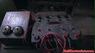 Electro bdsm sub dominado polo mestre