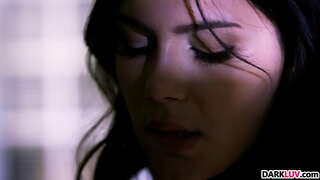 ���ນຶ່ງໃນພິເສດບີບີຊີຕອນກາງຄືນສໍາລັບການ Valentina Nappi