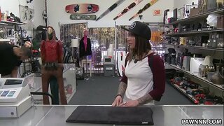 לבדוק איך זה ברונטית סקסית מזיינת - XXX משכון