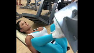 Gracy telovaditi v telovadnici