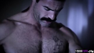 Jaye Léta jezdit na vrcholu Charles Dera