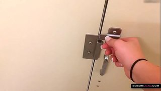 Миле висок клуб бринета маца мастурбација &amp;амп; велике природне сисе