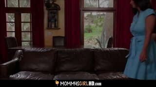 MILF Paso Mom &amp;amp; Pequeña Hijastra Compartir Orgasmos