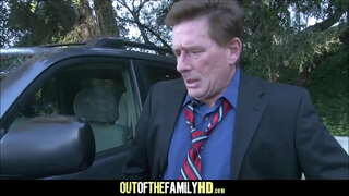 Mladá Blondýnka Rodiny Ošukal Nevlastní Otec A Chlapec