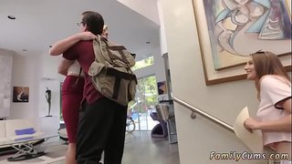 Mãe fode companheiro de&amp;#039;s filha Do Irmão de Estudo E de Chupar