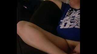 Asawa talaan asawa nagpe-play habang ang kanyang ay sa kuwarto