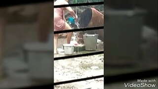 ���ില്ലേജ് bhabi കാണിക്കുന്ന അവളുടെ പകുതി നഗ്നനായി ശരീരം 2