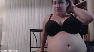 Chubby girl loves ഡെസേർട്ട്