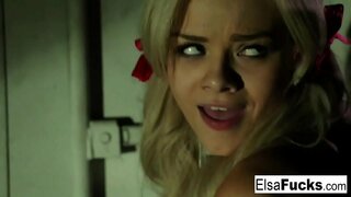 ���ິວເນື້ອສີຂາວໄດ້ຮັບ banged