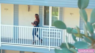 Өгей шешесі лесбияндық жасөспірім өгей қыздарының шаштарын жейді