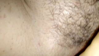 Baiser ma femme dans le cul, et le doigt dans la chatte. Nous chatte fini.