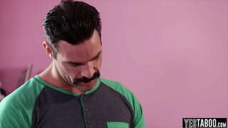 Panas Dina bakal bajingan dening dheweke stepdad