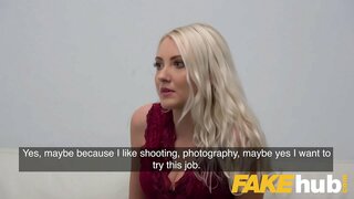 Falso Axente Sexy Helen fodido ao orgasmo por axentes dick