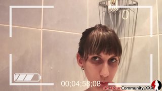 ���ახინჯი თინეიჯერი მალავს, აბაზანა, დიდი თავი