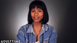 Jenna Foxx Masturbē &amp; amp; runā par to!