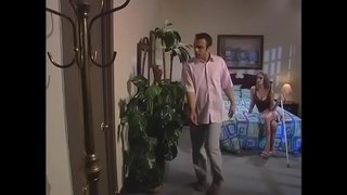 Dude fucks ਇੱਕ leggy ਗੋਰੀ ਵਿੱਚ ਇੱਕ ਕੁੱਤੇ ਪੈਦਾ ਹੈ, ਜਦਕਿ ਉਸ ਦੇ ਦੋਸਤ ਦੀ ਭਾਲ ਵਿੱਚ ਅਗਲੇ ਕਮਰੇ