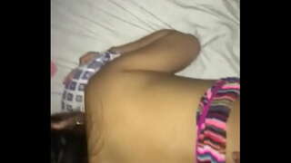 ���ंगीत पाय व पोटरी झाकणारा पायमोजा पत्नी शकत नाही, जाऊ दे, तिला बोच्याचा प्लग