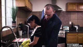 ���ათინოამერიკელი შინამოსამსახურედ chick ექსტრემალური უკნიდან