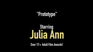 Doktoro Dick Suckers Julia Ann &amp;amp; Jessica Jaymes aĵo ilia smarty pants buŝoj kun malmola koko, ĝi melkas en ilia varma bu? o akiri ilian bongusta cum! Plena Video &amp;amp; Julia Live @ JuliaAnnLive.com!