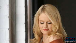 ���ड़े स्तन दौर गधा सुनहरे बालों वाली मिल्फ बेब गर्म शरीर के बंद से पता चलता है