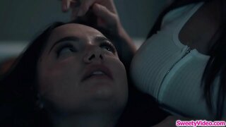 Нь германы бяцхан хүүгийн царайг сууж лесбиян түнш