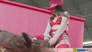 гэж оролддог зохицуулах том хойлог түүний BF