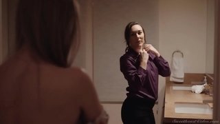 ĻOTI SEKSĪGAS MEITENES SATIEKAS PĒC ATDALĪŠANAS UN DOD MĪLESTĪBU