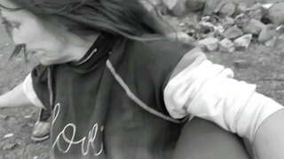 ���ავი კახპა: ეშტონის სიყვარული, რასებს შორის, ორჯერ საჯარო