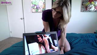 Mommy საშუალებას me ფრჩხილის მისი ბინძური ხვრელი და შემდეგ ყლაპავს, დიდი დატვირთვის შემდეგ სურს მეტი - კორი დევნა