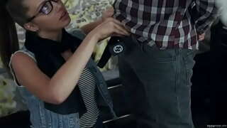 Битник тинејџерски смрди и кур ебе