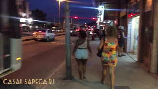 SHOW OFF IN OCCIDENTALI PARTE, AMBULANTES CUM NON PANTIES